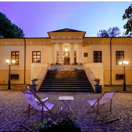 Palac W Malkowie Warta Экстерьер фото