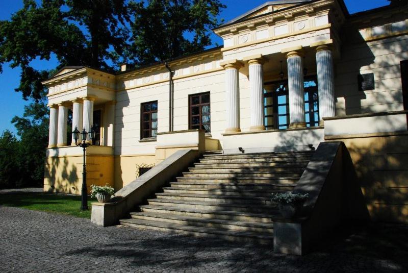 Palac W Malkowie Warta Экстерьер фото